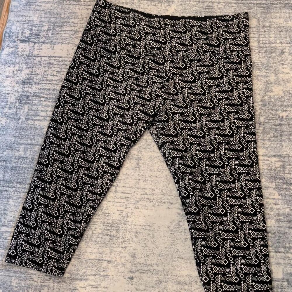 Suave Women's Black and White Leggings